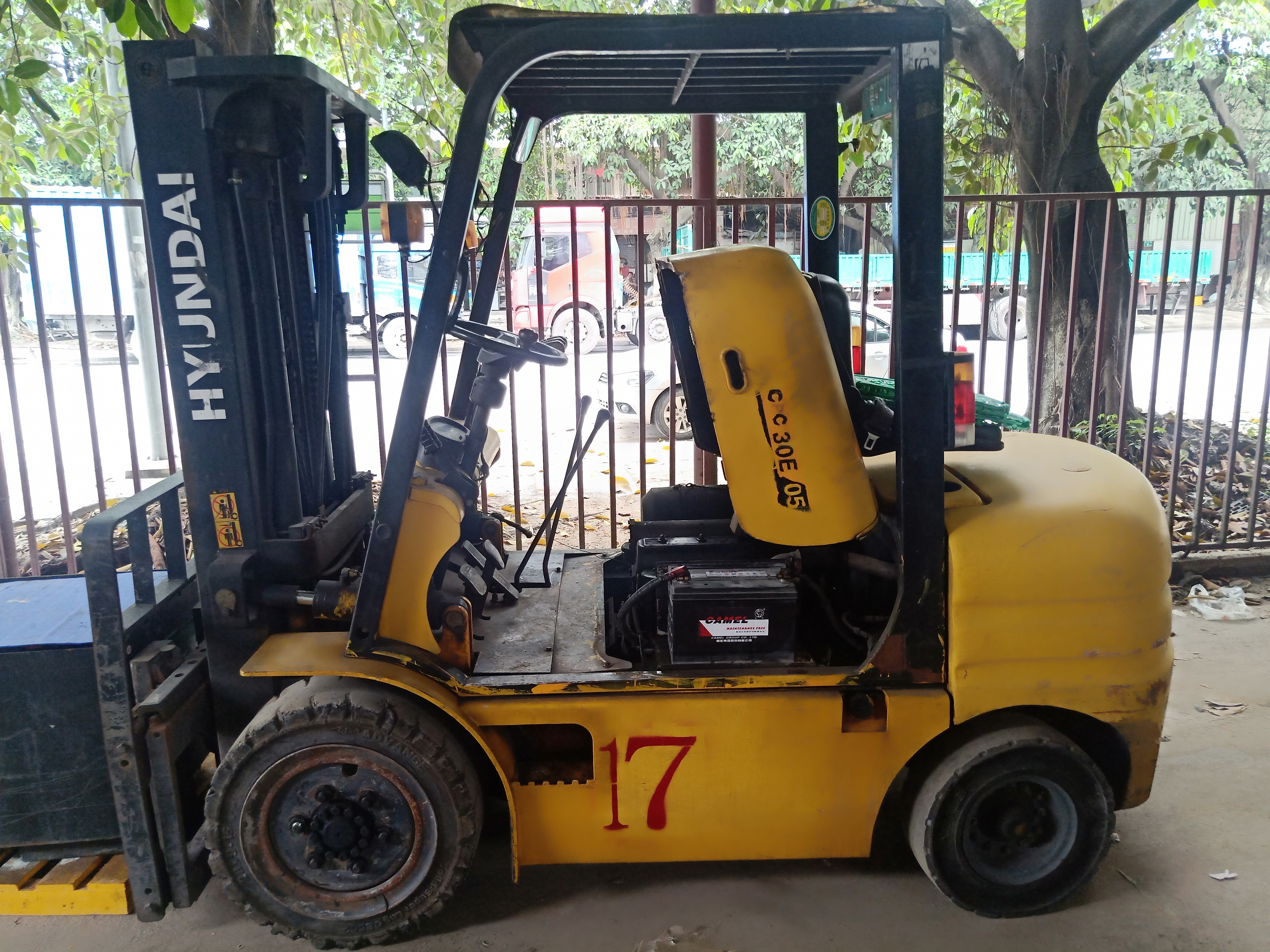 現代平衡重式叉車