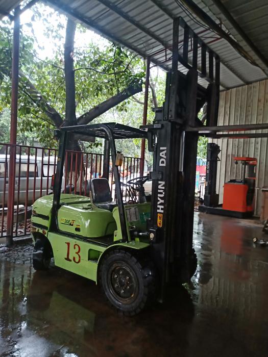 現(xiàn)代平衡重式叉車